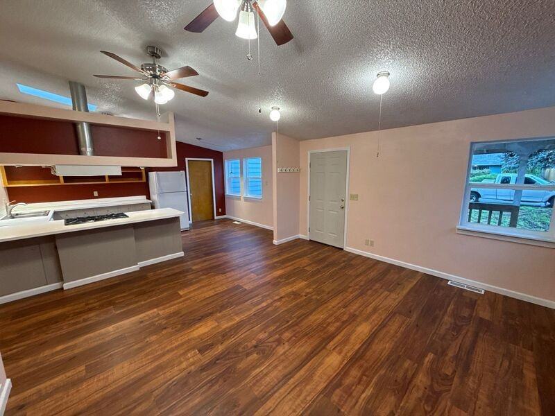 1341 F St - Photo 4 of 28