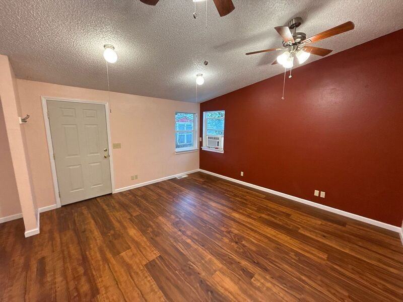 1341 F St - Photo 5 of 28