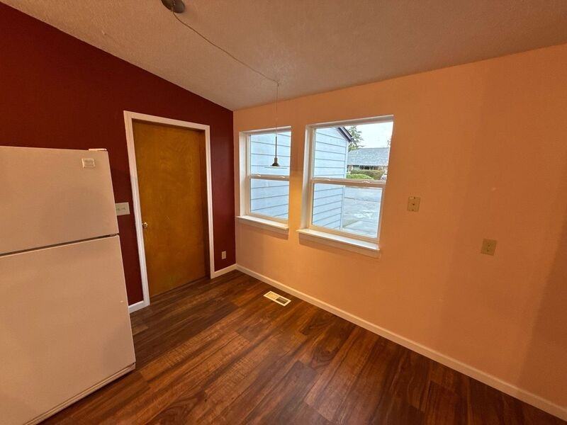 1341 F St - Photo 6 of 28