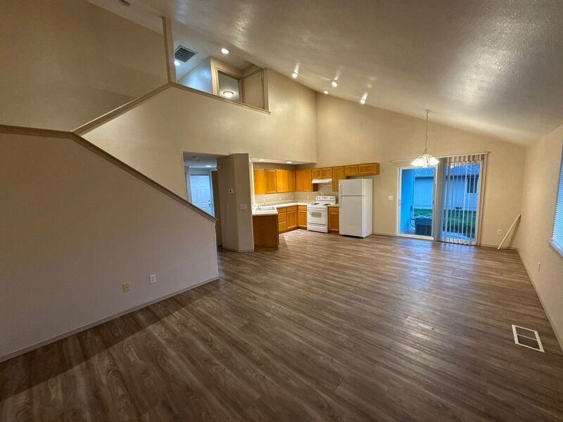 1685 Lucinda Ave Ne - Photo 3 of 16