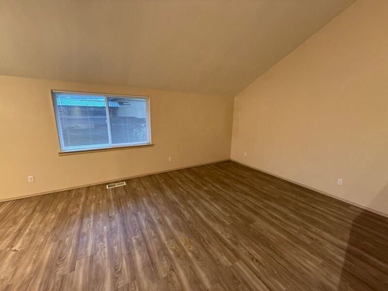 1685 Lucinda Ave Ne - Photo 4 of 16