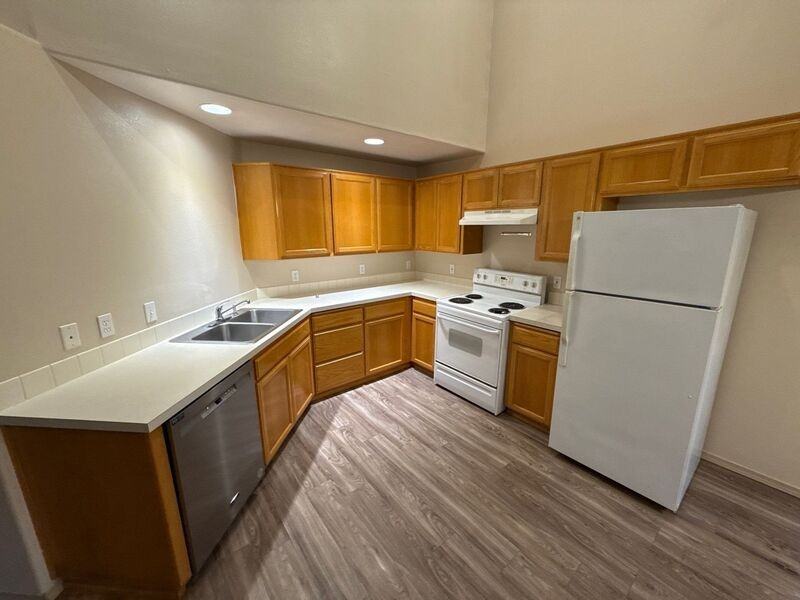 1685 Lucinda Ave Ne - Photo 7 of 16