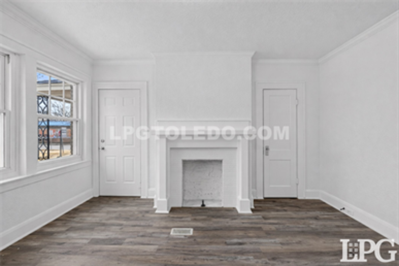 1732 Arlington Ave - Photo 4 of 13