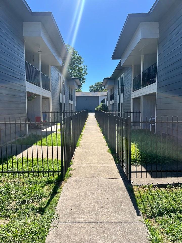 Spanish Garden Apartments - Photo 2 of 2