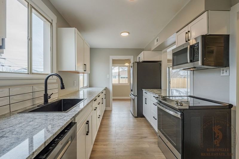 566 N 24th St - Photo 4 of 10