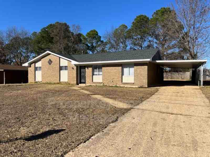 2745 N Wallace Dr - Photo 2 of 15