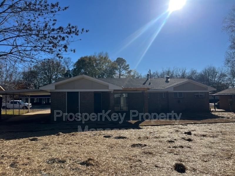 2745 N Wallace Dr - Photo 3 of 15