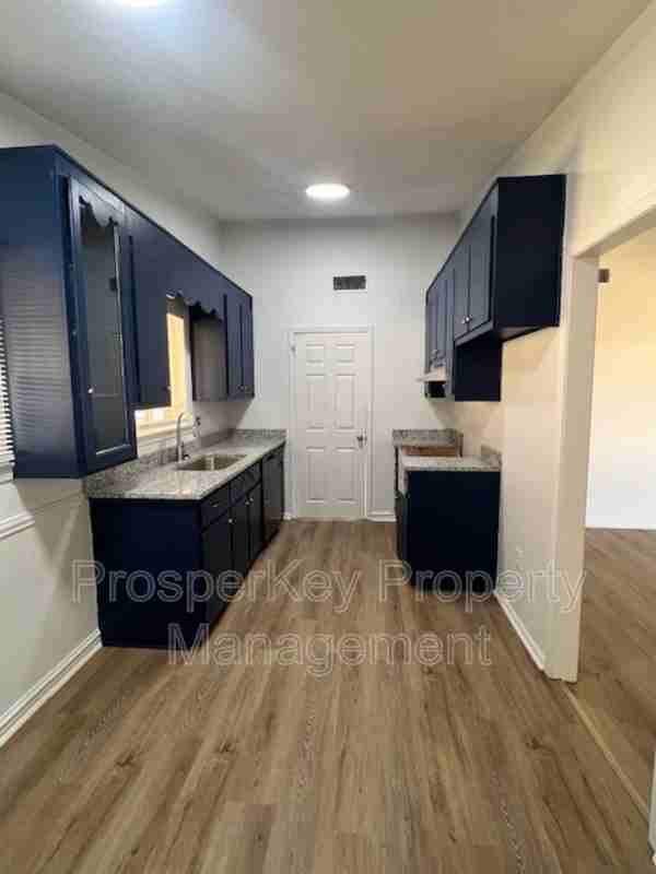 2745 N Wallace Dr - Photo 5 of 15