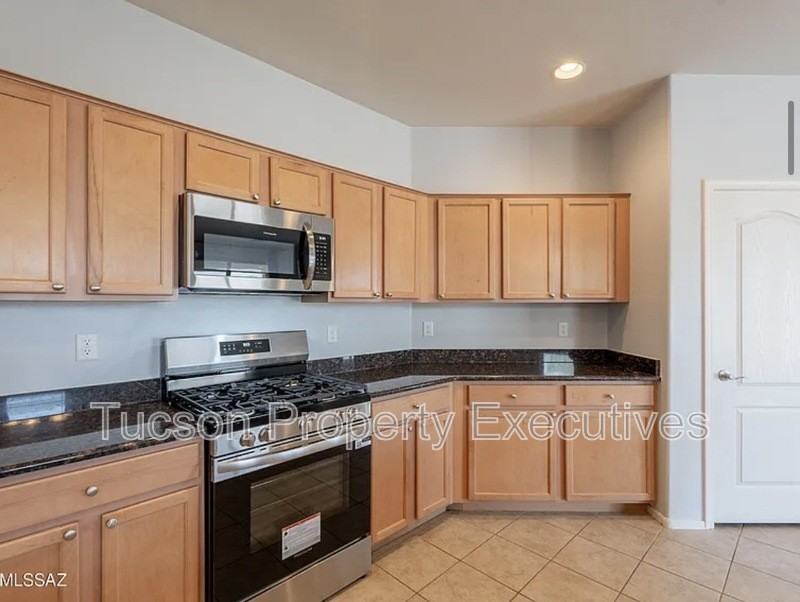 11545 W Oilseed Dr - Photo 2 of 41