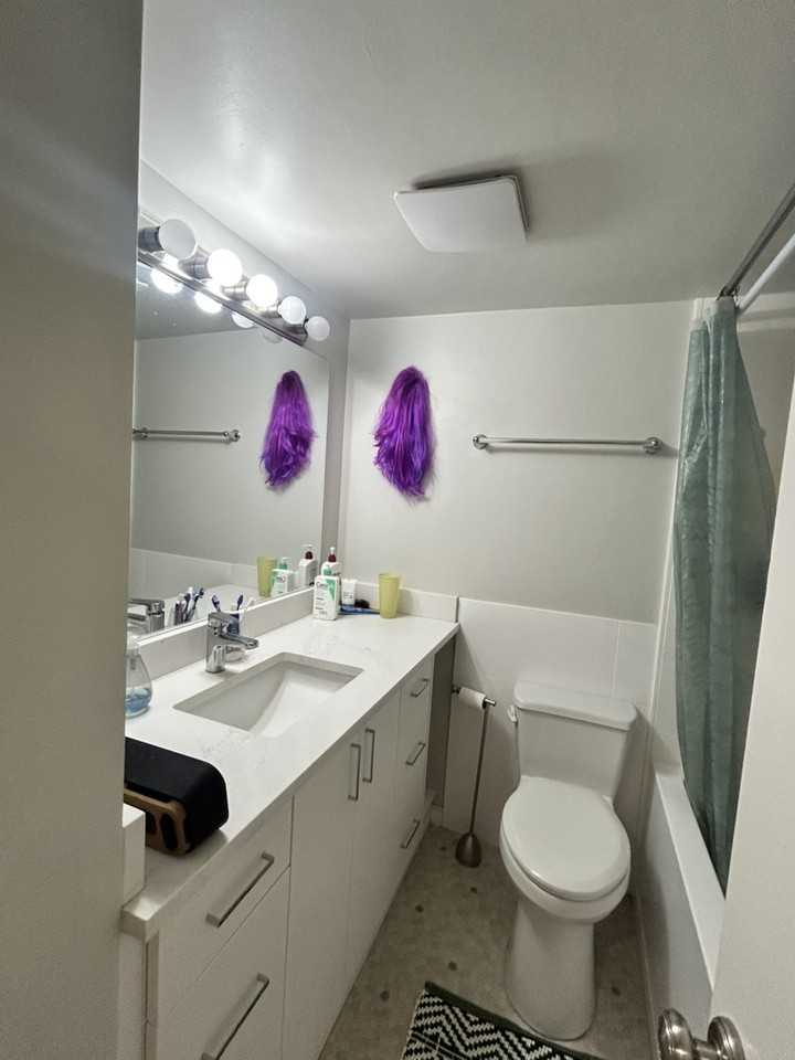 1229 Old Esquimalt Rd - Photo 2 of 5