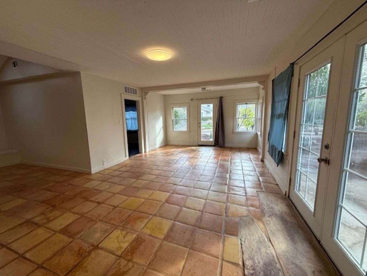 326 Kindra Heights Rd - Photo 3 of 24