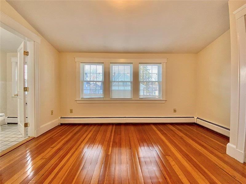 24 Oxford St - Photo 6 of 26