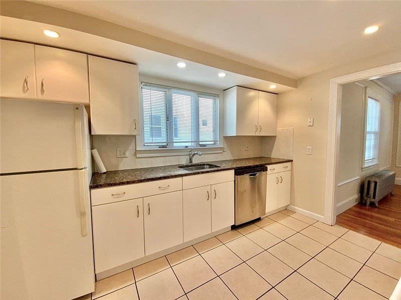 24 Oxford St - Photo 7 of 26