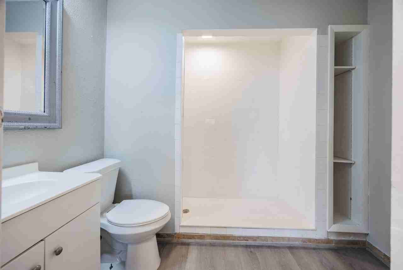 1530 S Martin Luther King Jr Ave - Photo 5 of 35