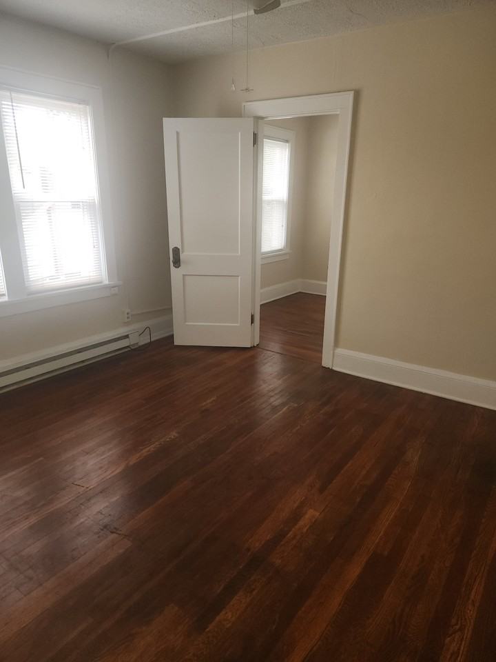 Gilmore - Photo 6 of 8