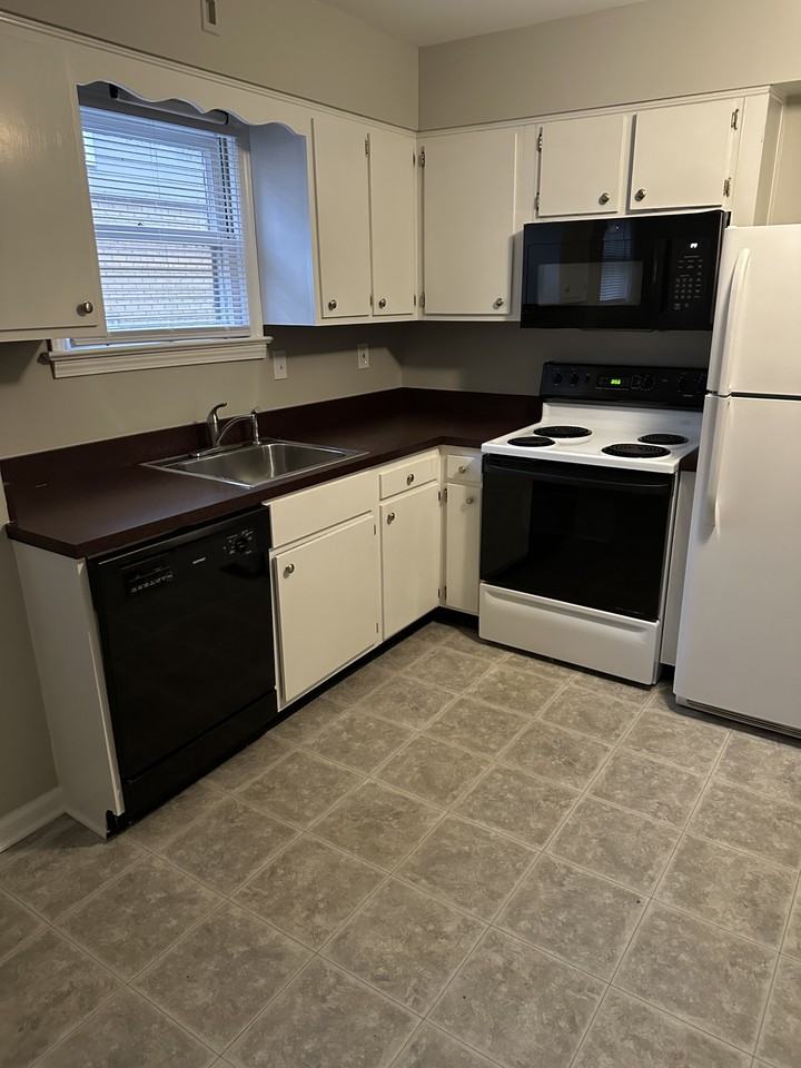 408 Lindsay Court - Photo 2 of 6