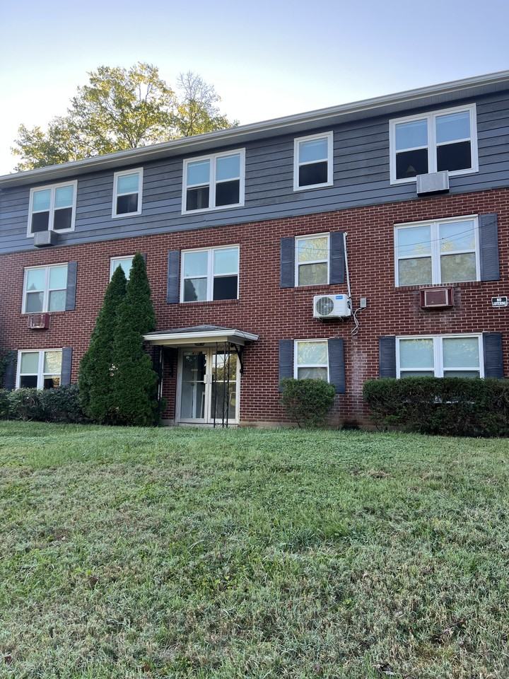 408 Lindsay Court - Photo 5 of 6