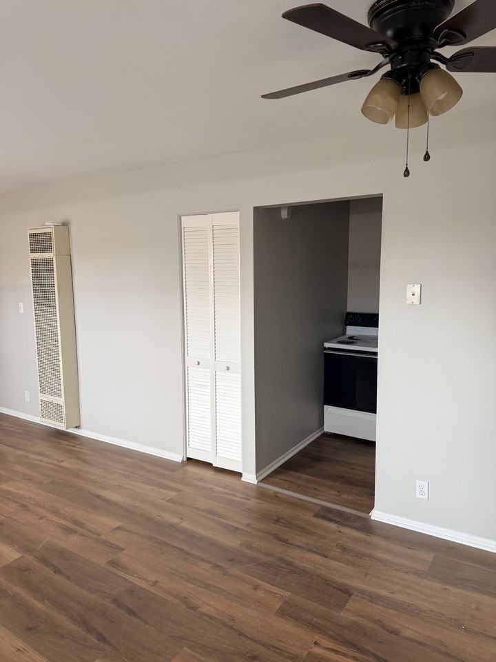 410 Lindsay Court - Photo 2 of 25