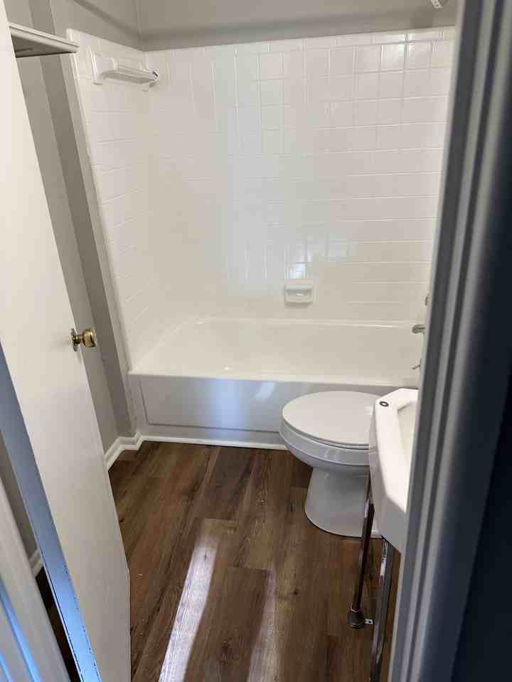 410 Lindsay Court - Photo 3 of 25