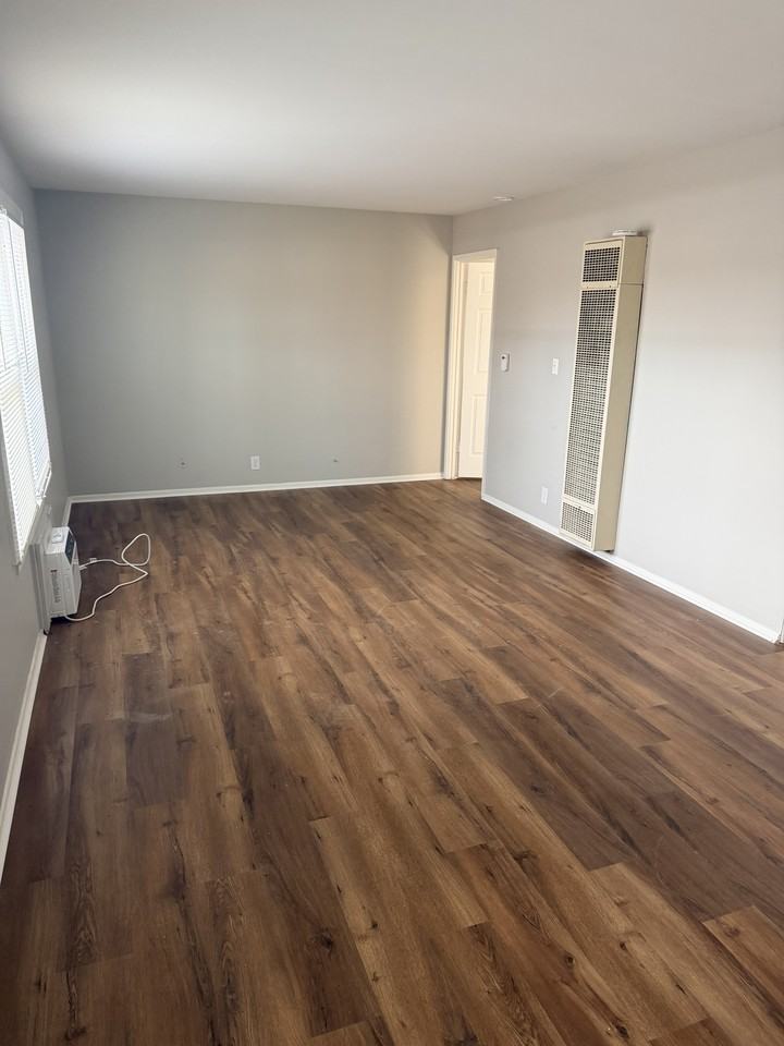 410 Lindsay Court - Photo 4 of 25