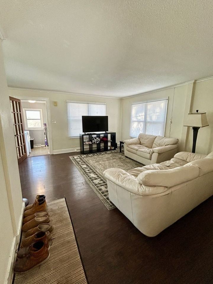 2001 Springvale Rd - Photo 2 of 23