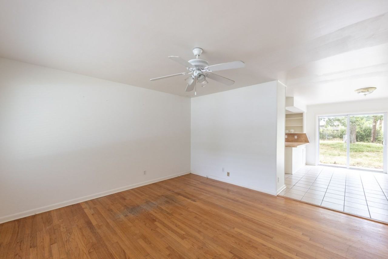 9720 Brooks Ln - Photo 3 of 19