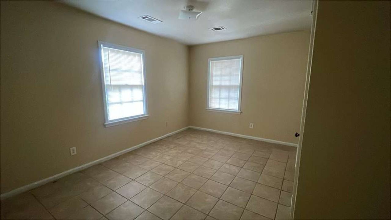 425 Garland St - Photo 4 of 6