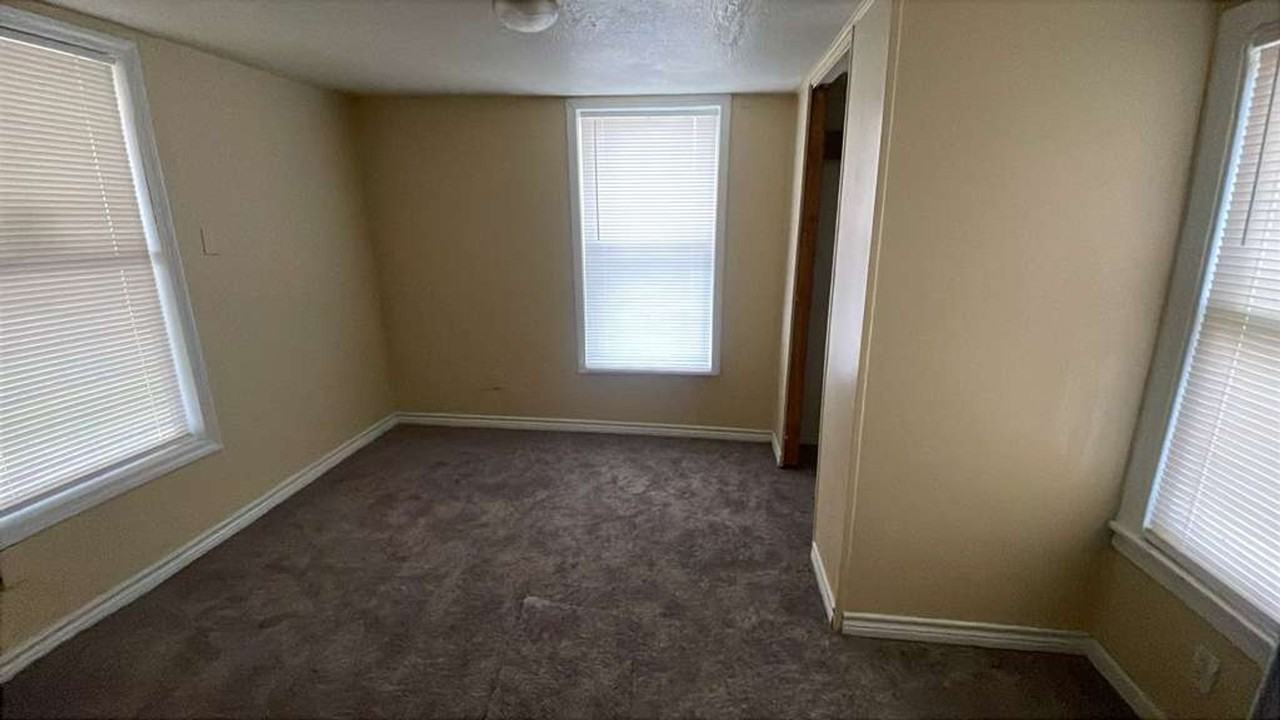 425 Garland St - Photo 5 of 6