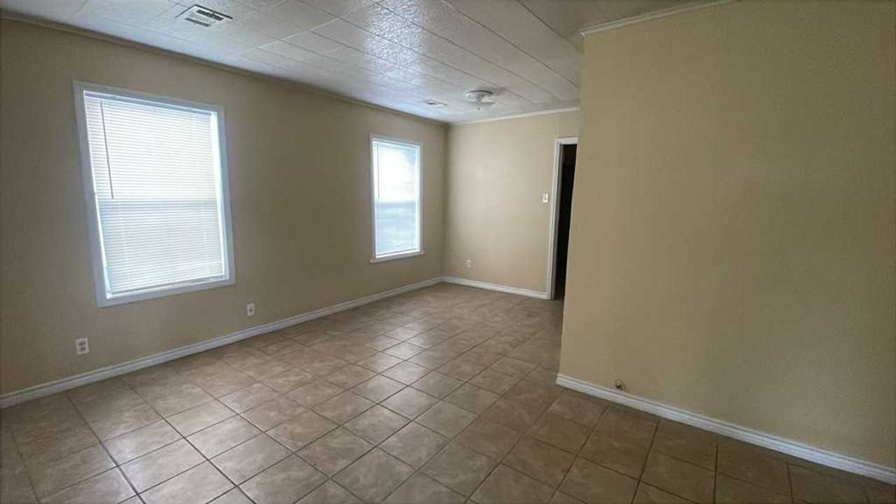 425 Garland St - Photo 6 of 6