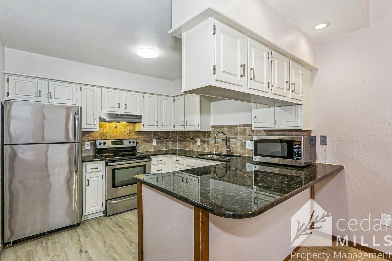 2421 S Yellowstone St #2304 - Photo 5 of 14