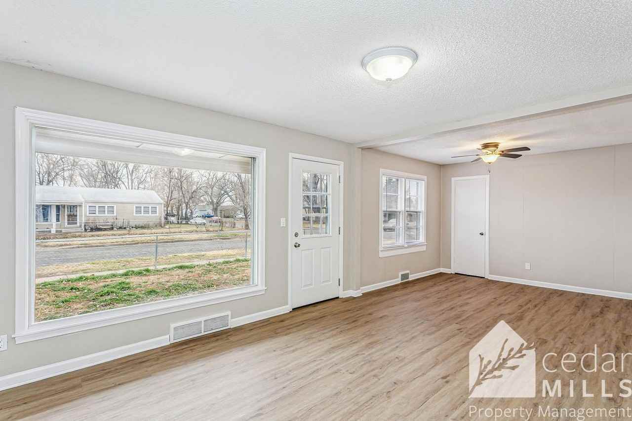 3450 S Osage Ave - Photo 2 of 14