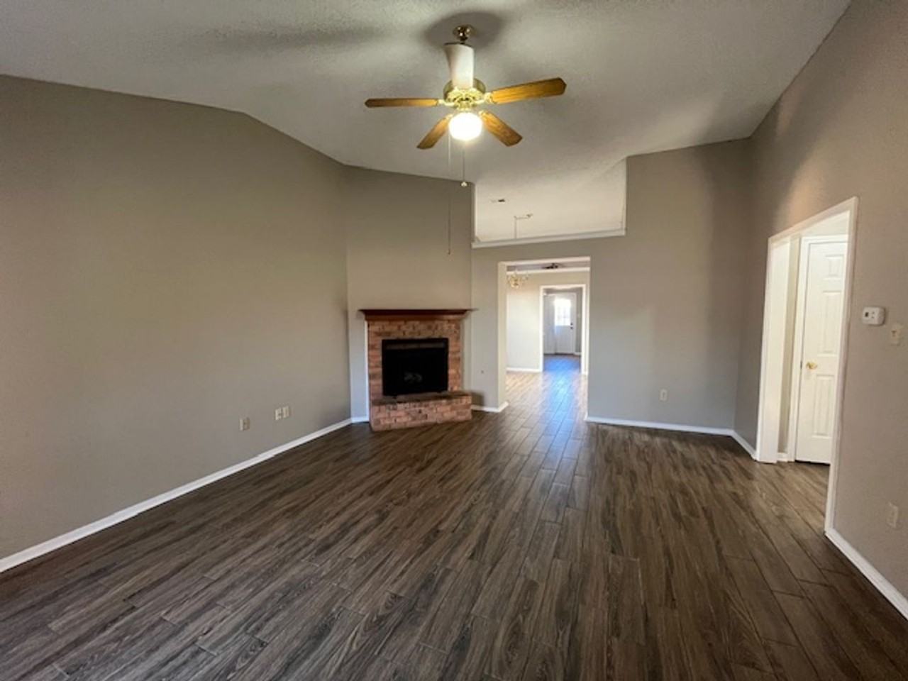 7706 Iris Cv - Photo 2 of 10