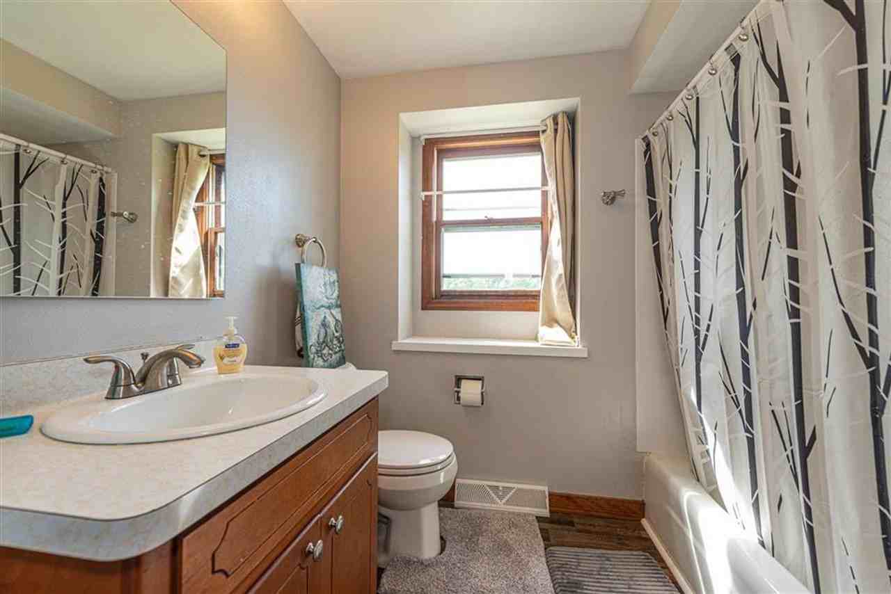 1100 Bellevue St - Photo 6 of 9