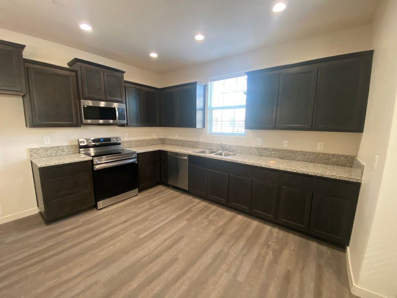 6769 Jujube Ln - Photo 4 of 16