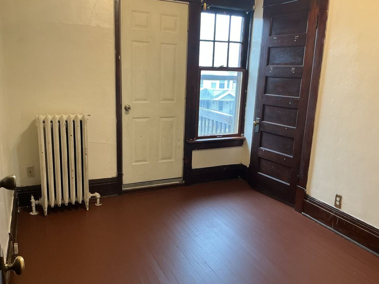 800 S 32nd St - Photo 2 of 10