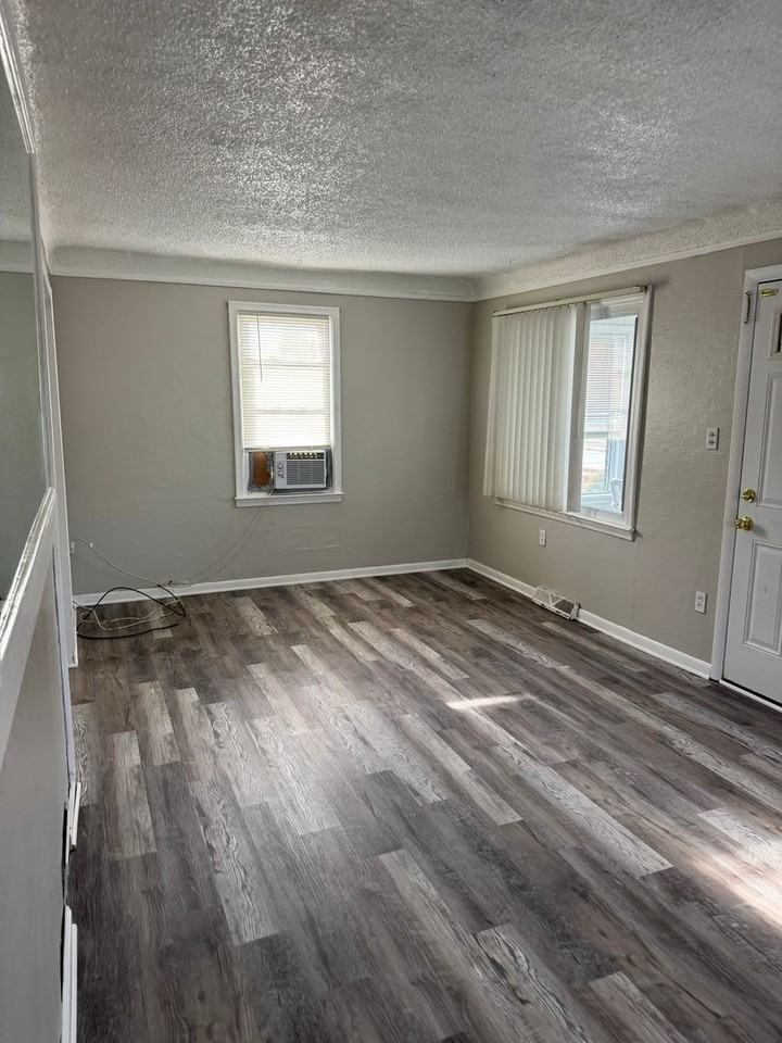 26546 Palmer Blvd - Photo 3 of 9