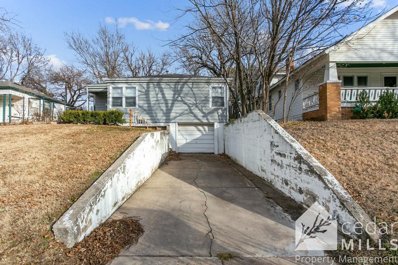 418 S Vassar St - Photo 2 of 13