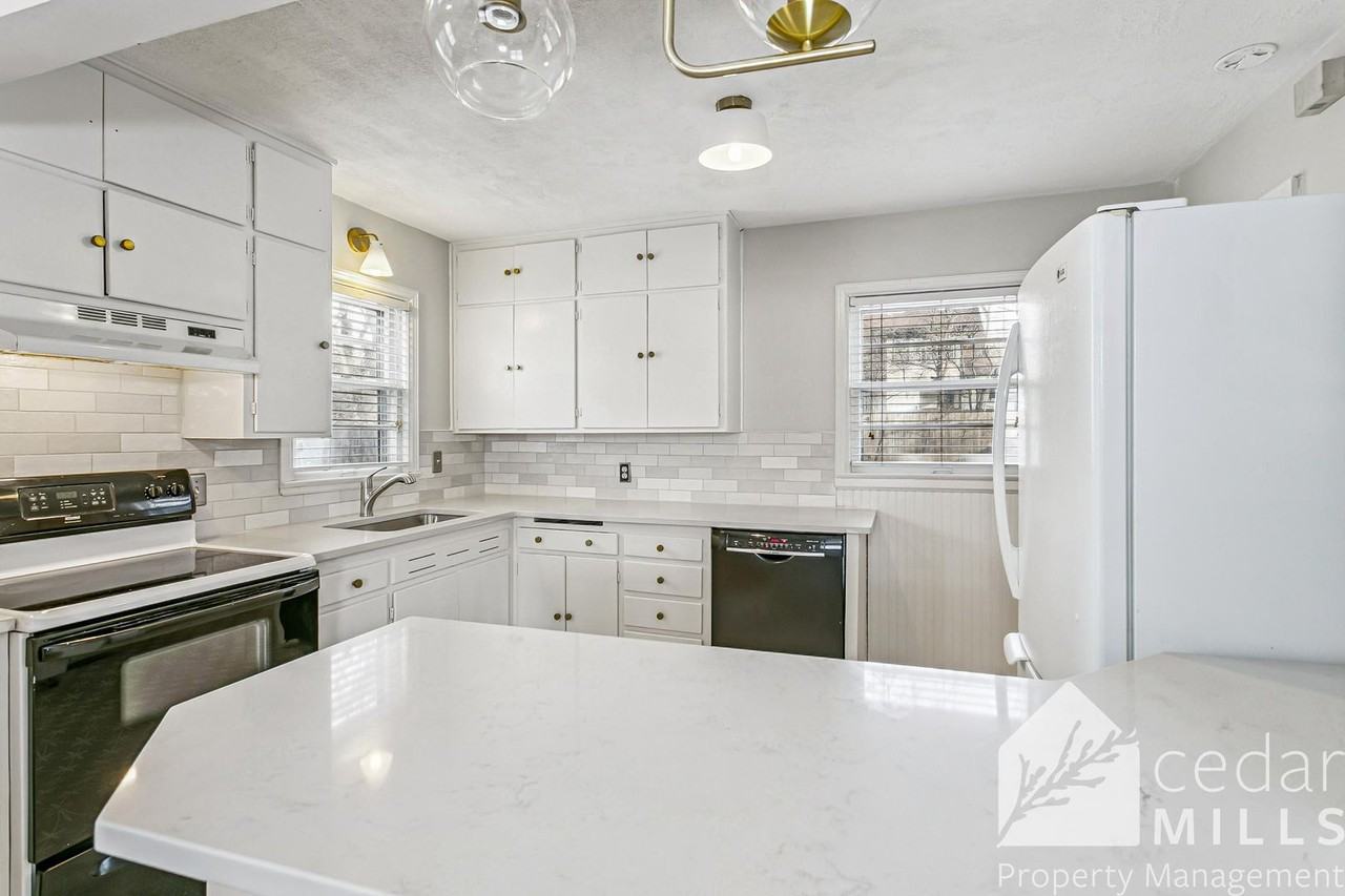 418 S Vassar St - Photo 5 of 13