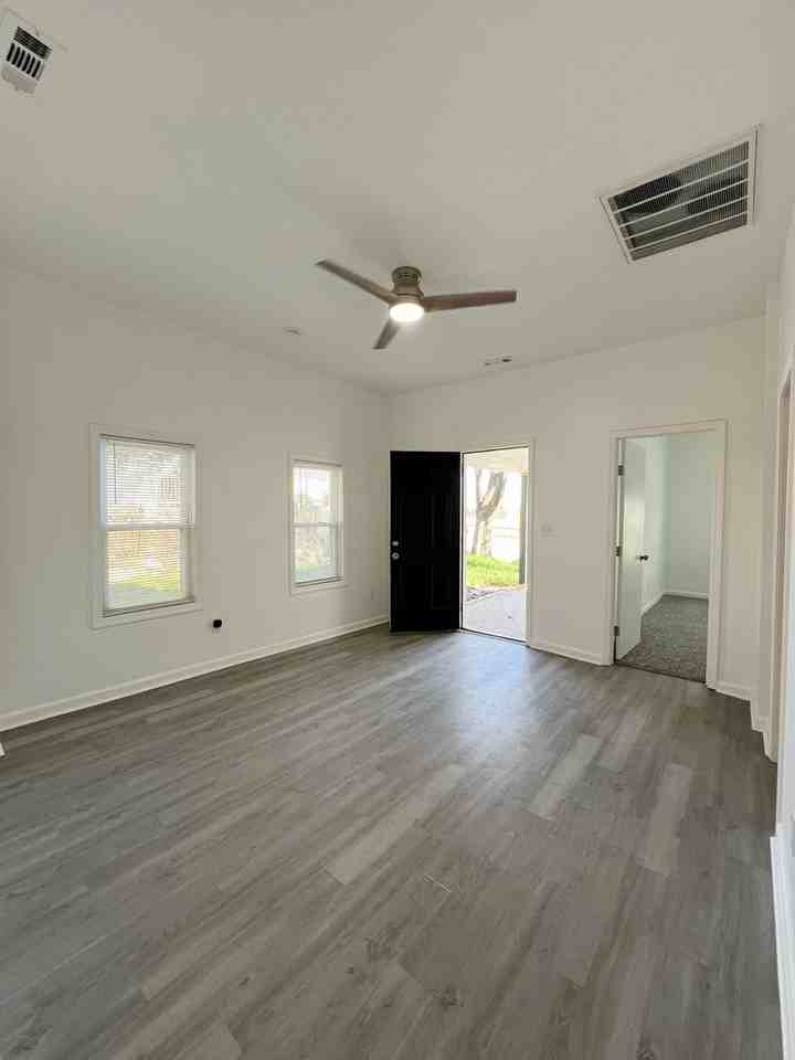 64 Orchard St - Photo 4 of 20