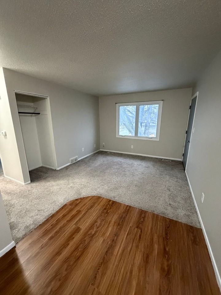 213 28th Ave W - Photo 2 of 5