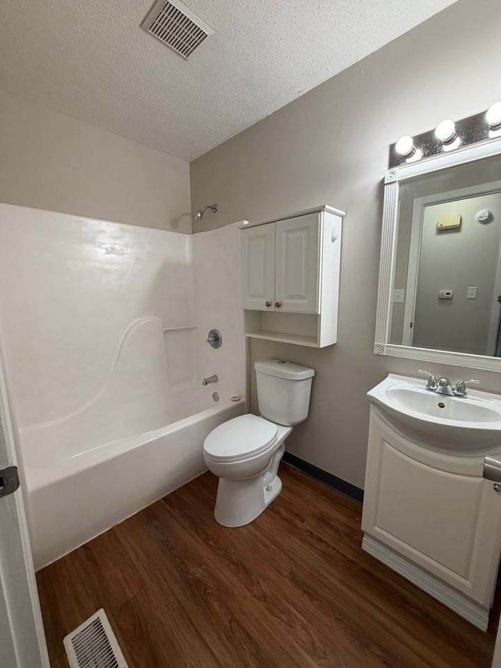 213 28th Ave W - Photo 3 of 5