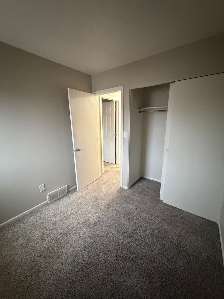 213 28th Ave W - Photo 5 of 5