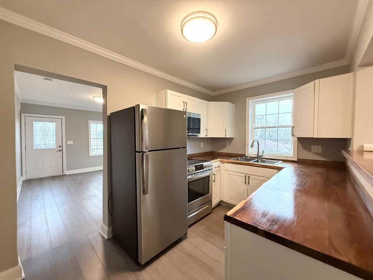 218 7th St Se - Photo 6 of 31