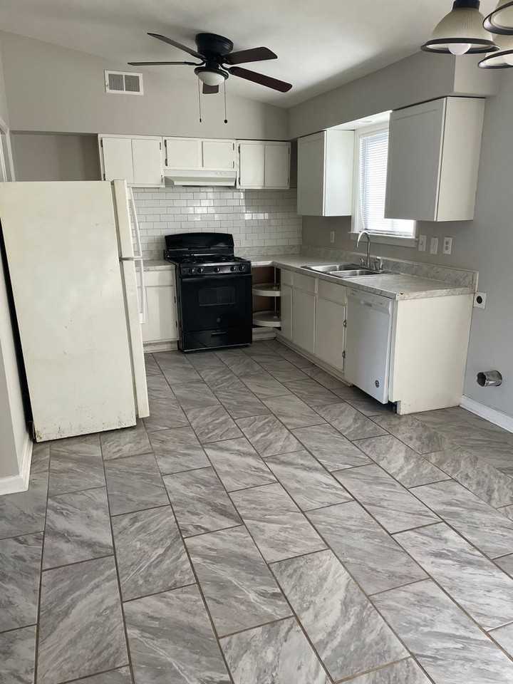 2237 Gayle Ave - Photo 3 of 8