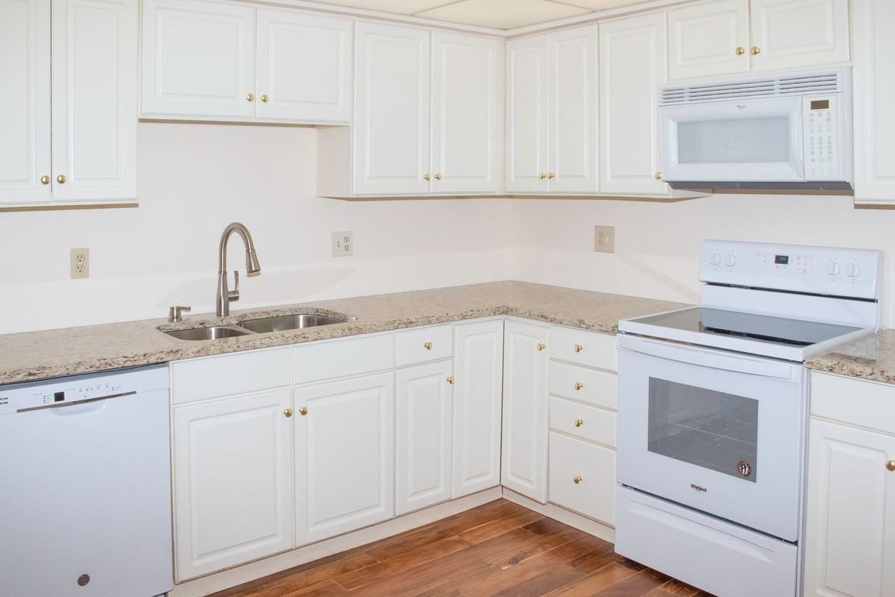 704 Harbor Way - Photo 7 of 30