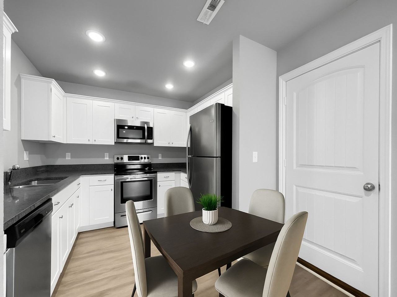 8230 Sw 1st St - Photo 3 of 28