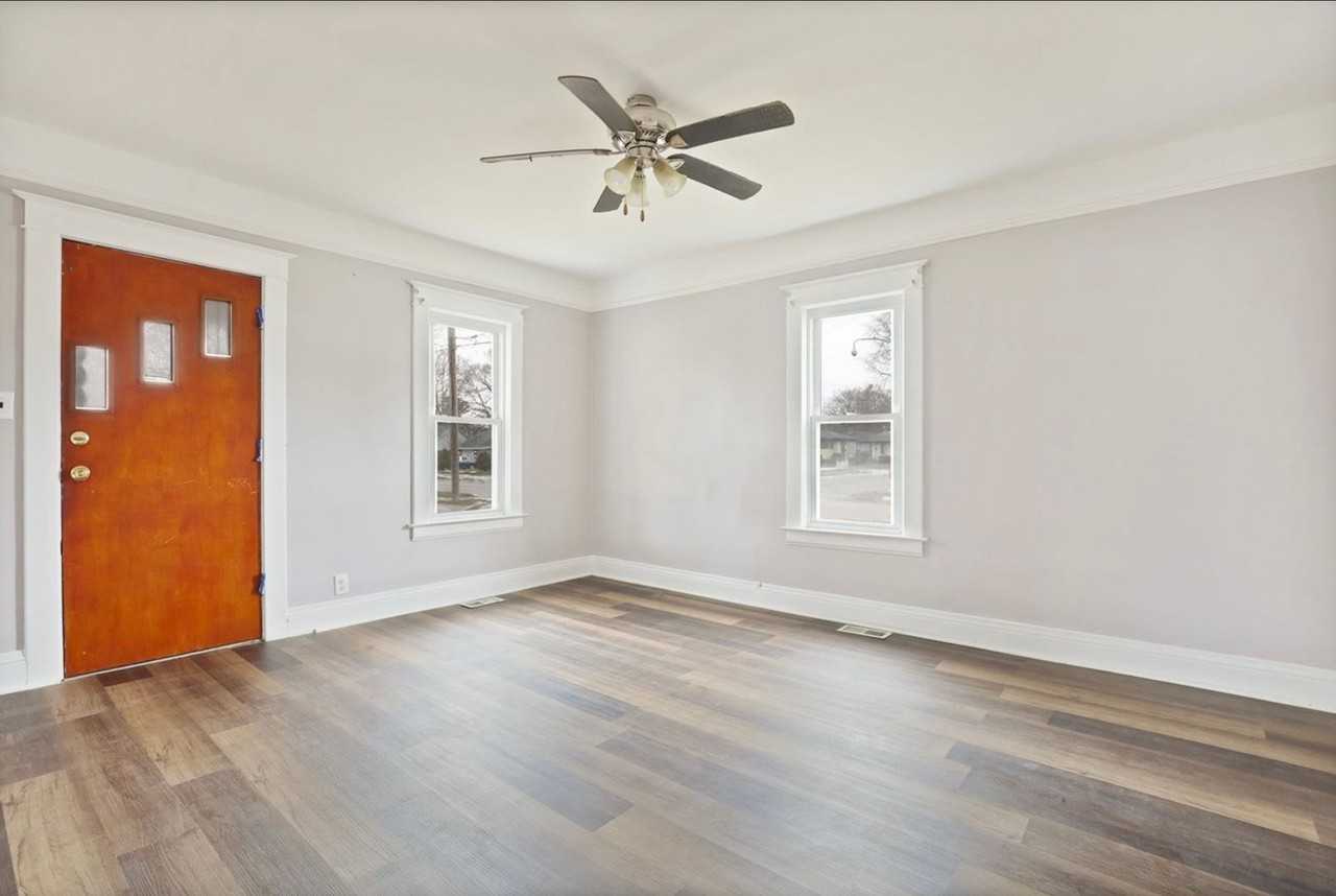 2502 Robinwood Ave - Photo 3 of 17