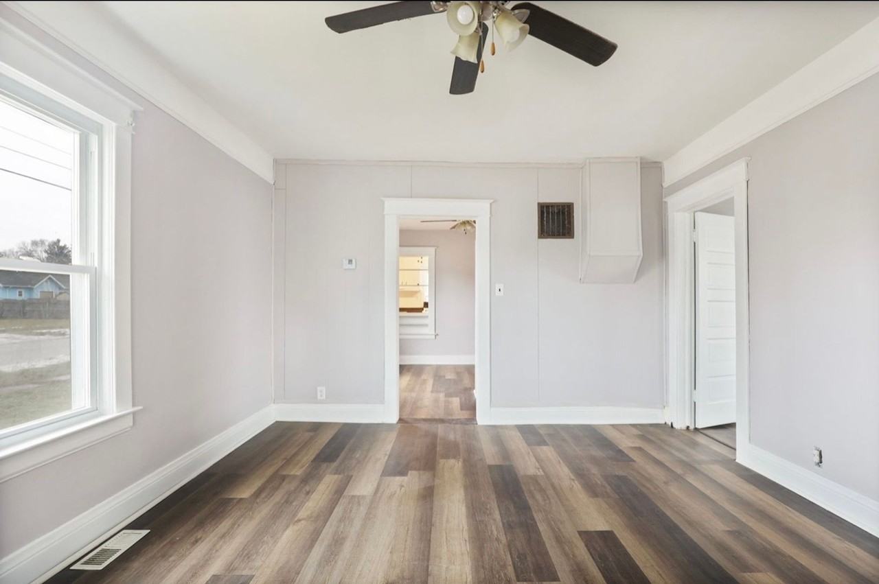 2502 Robinwood Ave - Photo 4 of 17