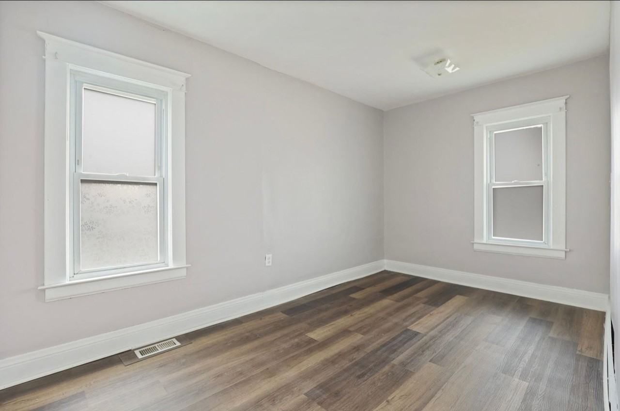 2502 Robinwood Ave - Photo 5 of 17