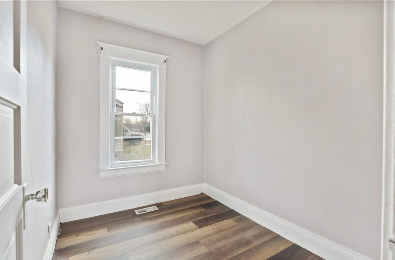 2502 Robinwood Ave - Photo 7 of 17